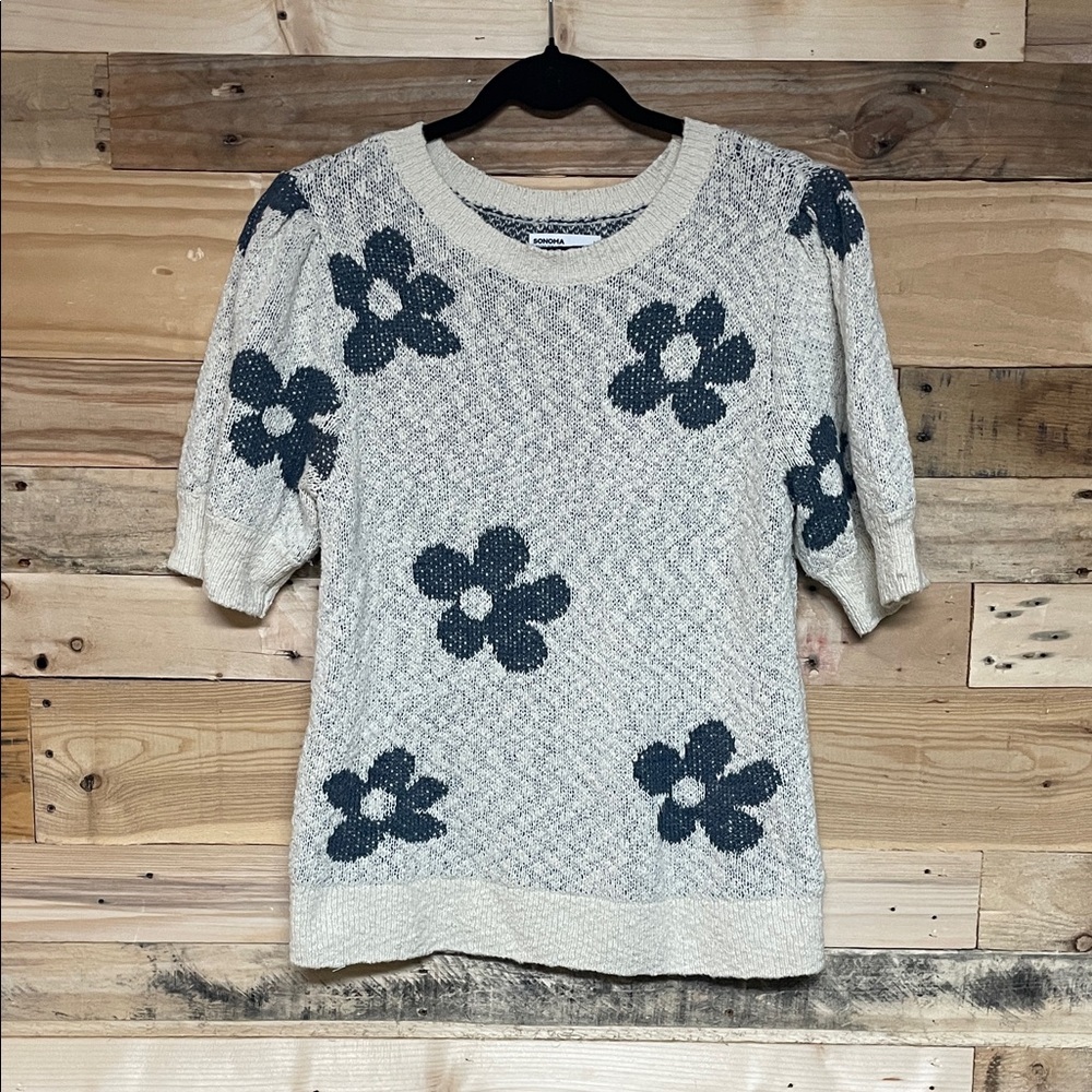 Sonoma size Large Cream with Blue Floral Short Sleeve Soft Stretchy Knit Sweater